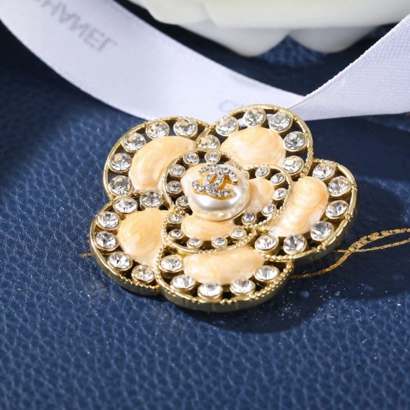 Compact Chanel Brooches 228214