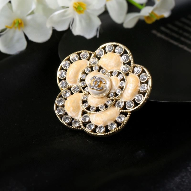 Compact Chanel Brooches 228214