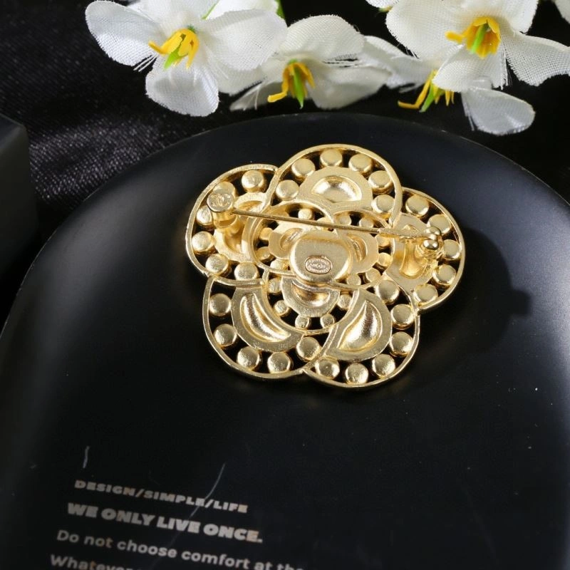 Compact Chanel Brooches 228214