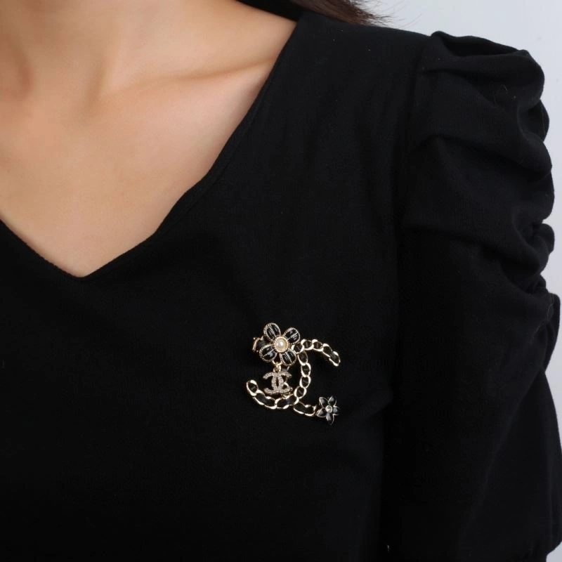 Efficient Chanel Brooches 228169