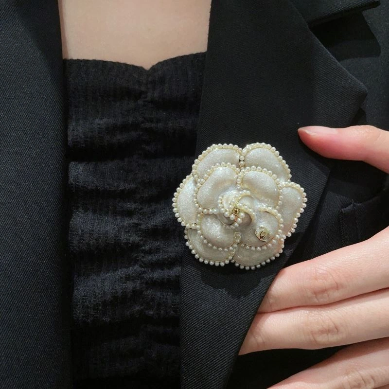 Chanel Brooches Resilient 228141