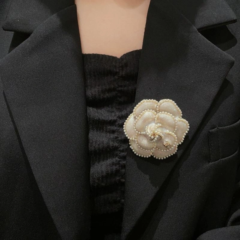 Chanel Brooches Resilient 228141