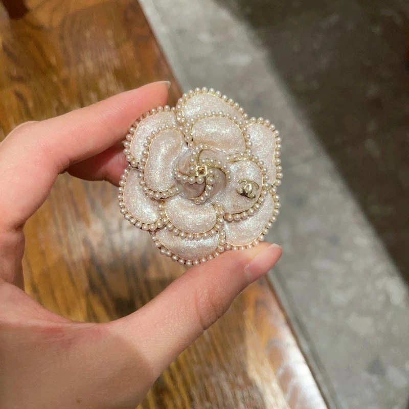Chanel Brooches Resilient 228141