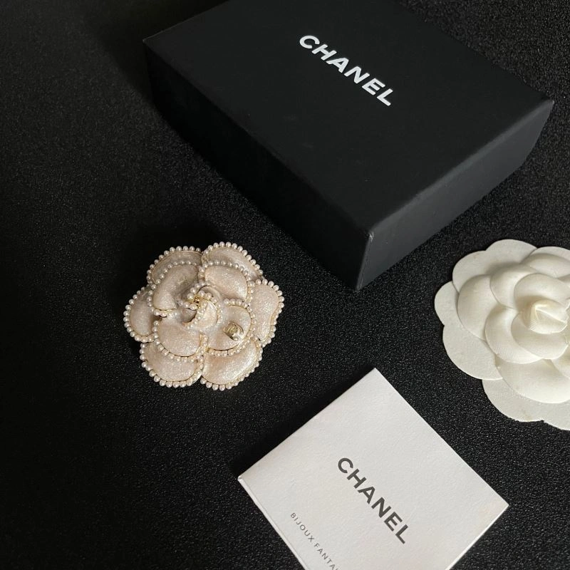 Chanel Brooches Resilient 228141