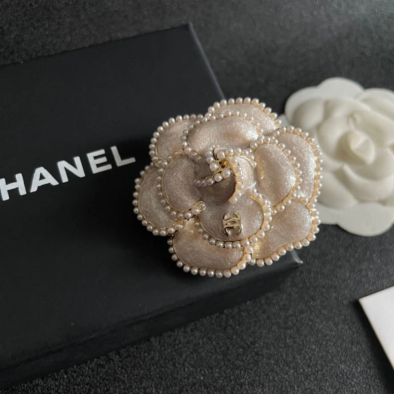 Chanel Brooches Resilient 228141