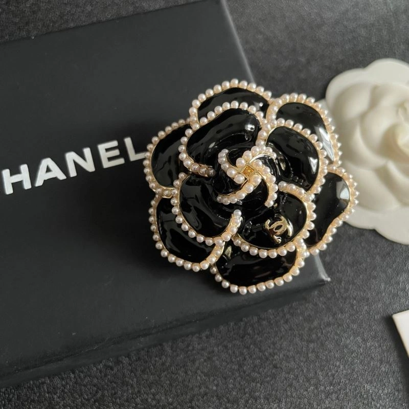 Chanel Brooches MoistureWicking 228204