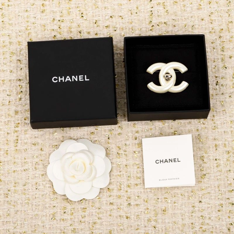Chanel Brooches Elegant 228172