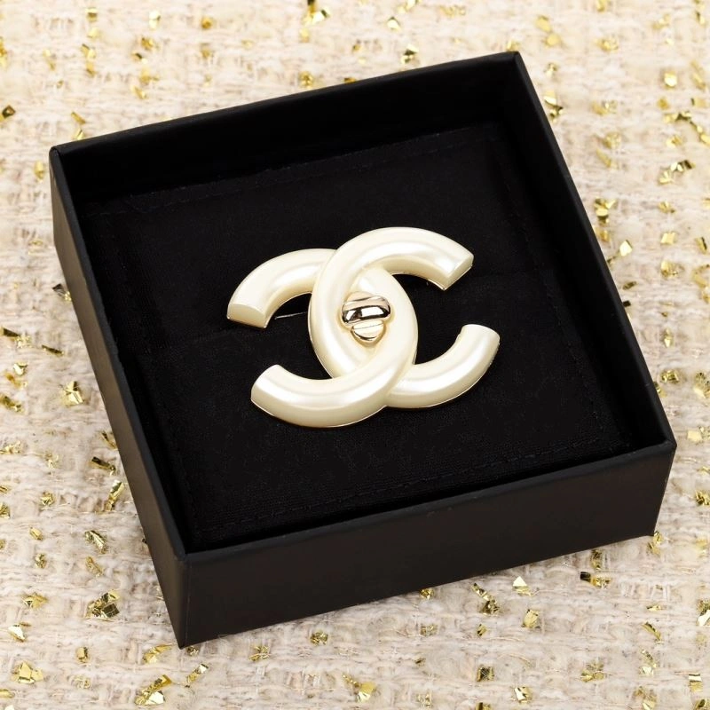 Chanel Brooches Elegant 228172
