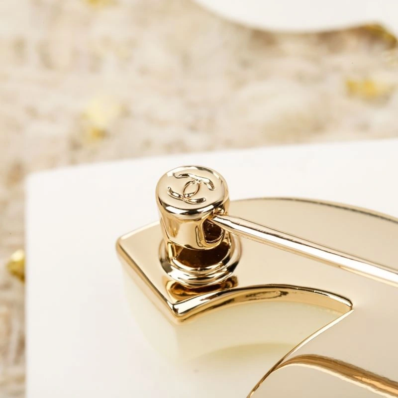 Chanel Brooches Elegant 228172