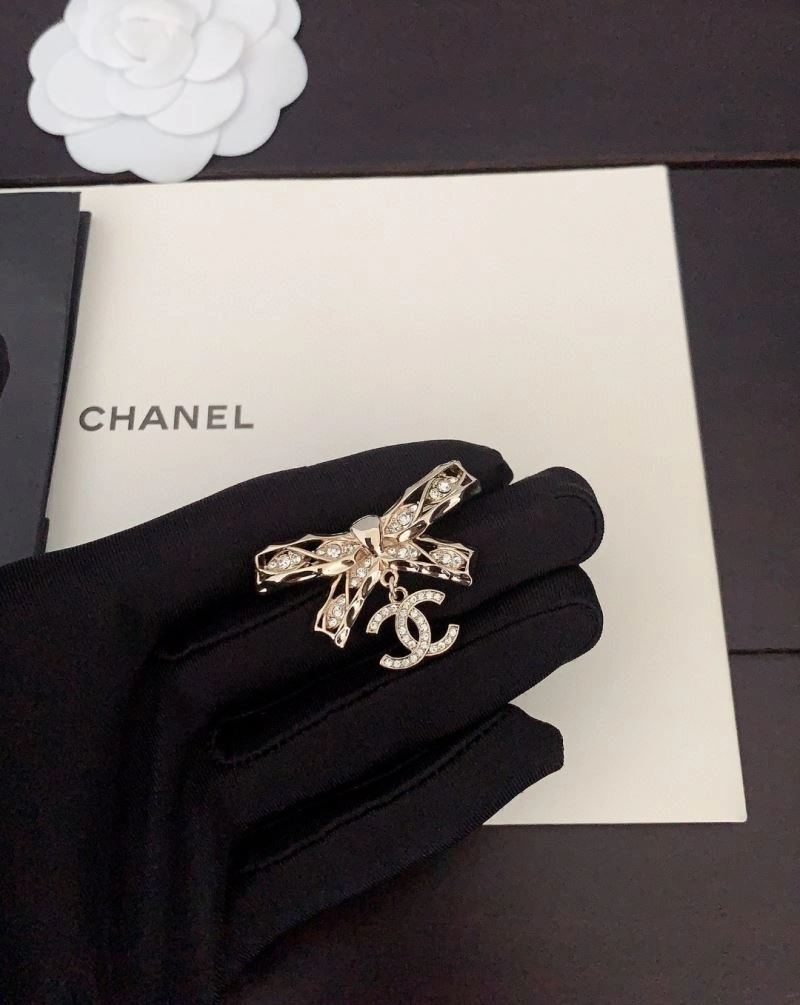 RelaxedFit Chanel Brooches 228130
