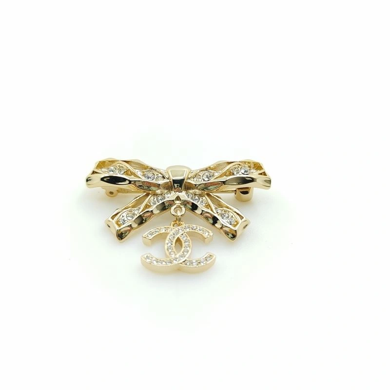 RelaxedFit Chanel Brooches 228130