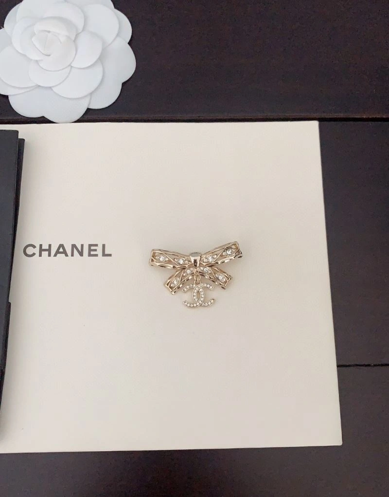 RelaxedFit Chanel Brooches 228130