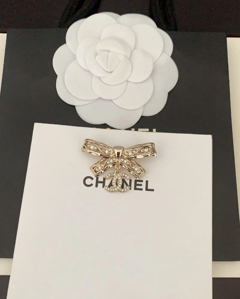 RelaxedFit Chanel Brooches 228130