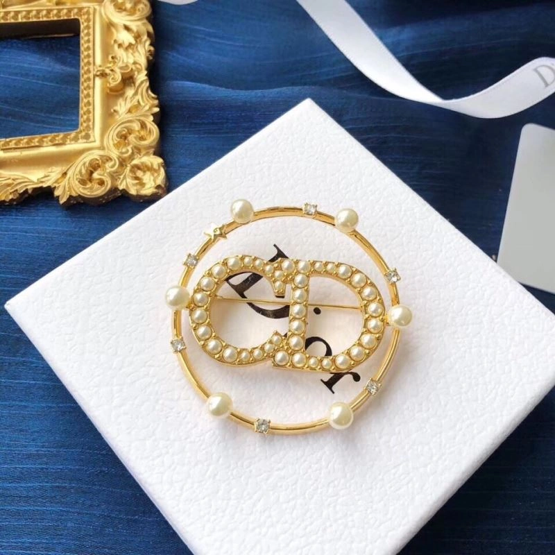 Comfortable Chanel Brooches 228139