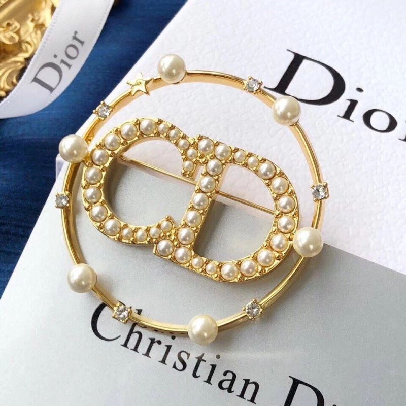 Comfortable Chanel Brooches 228139
