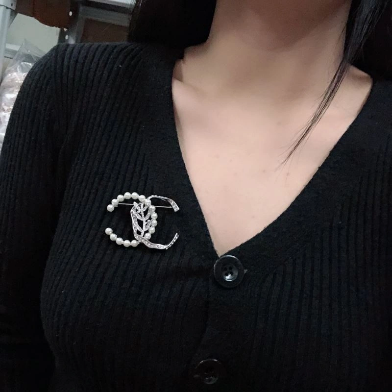 Chanel Brooches Fashionable 228201