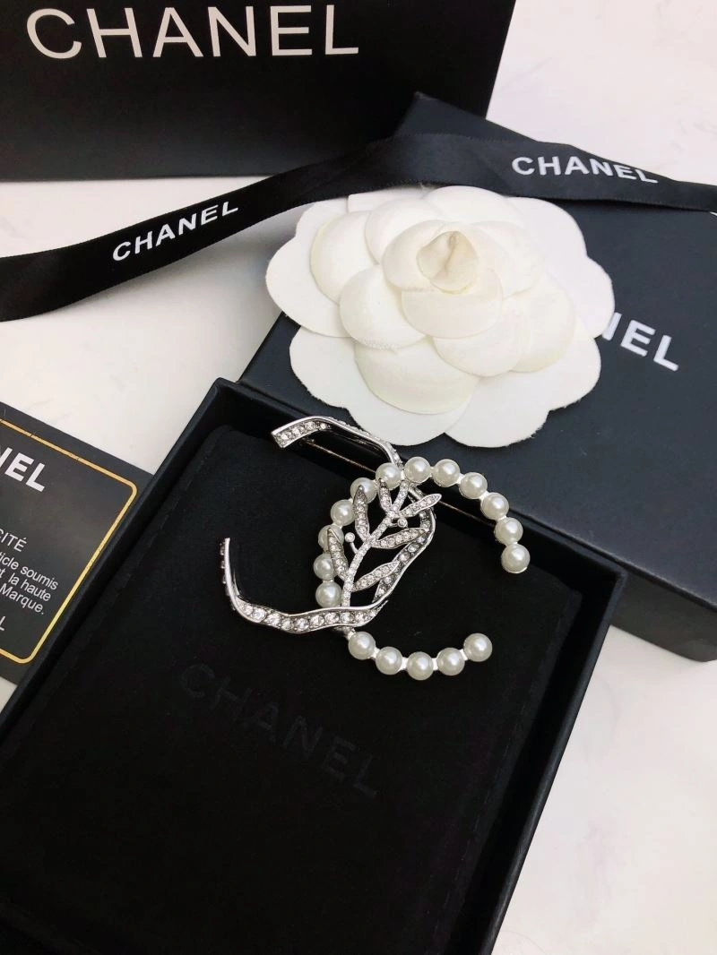 Chanel Brooches Fashionable 228201