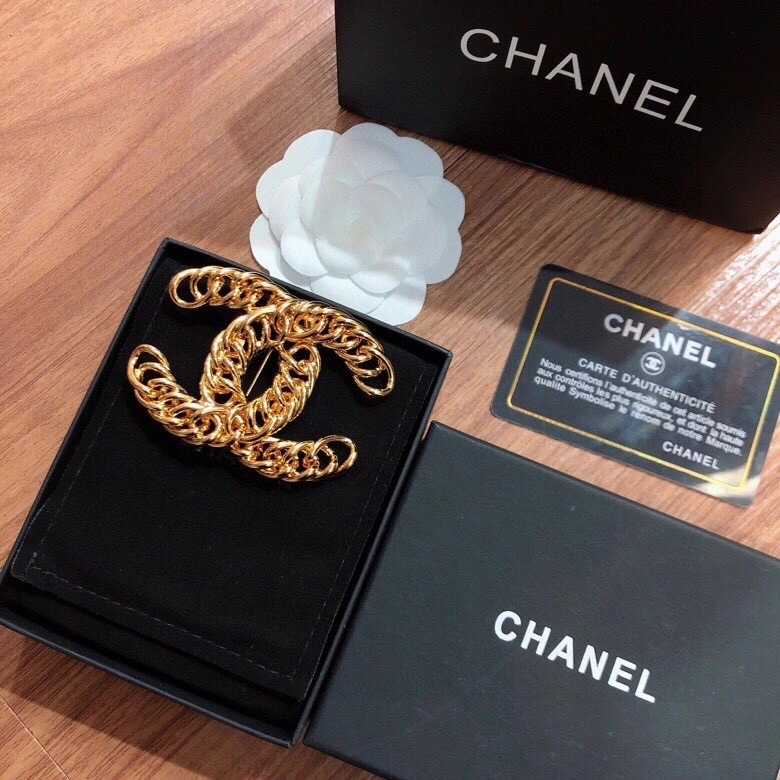 Versatile Chanel Brooches 228135