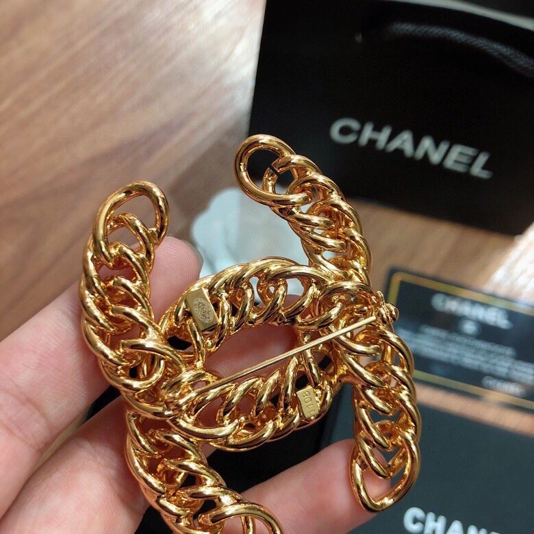 Versatile Chanel Brooches 228135