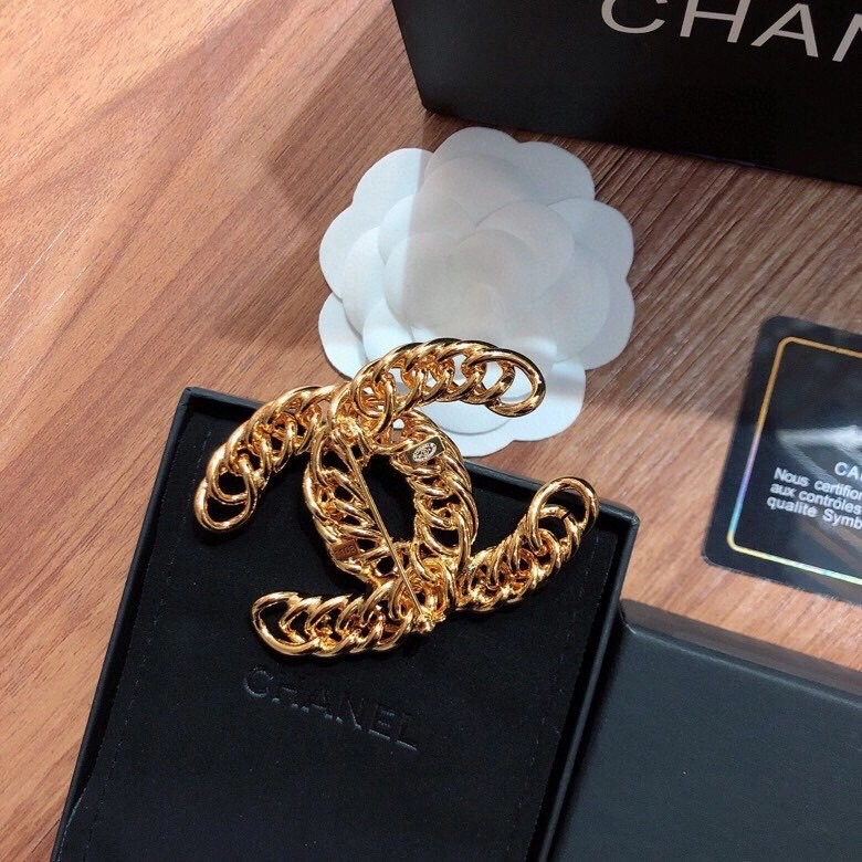 Versatile Chanel Brooches 228135