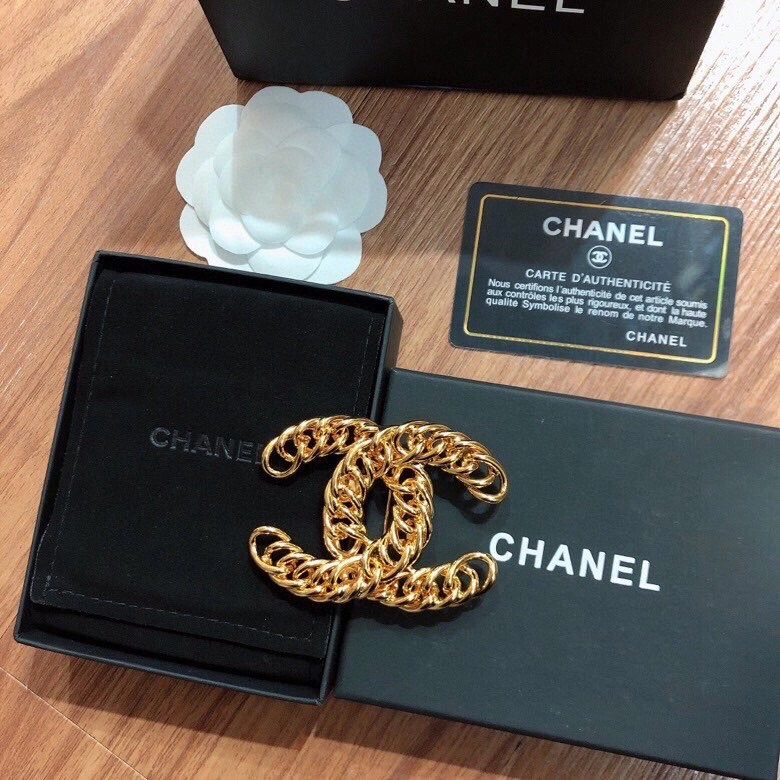 Versatile Chanel Brooches 228135