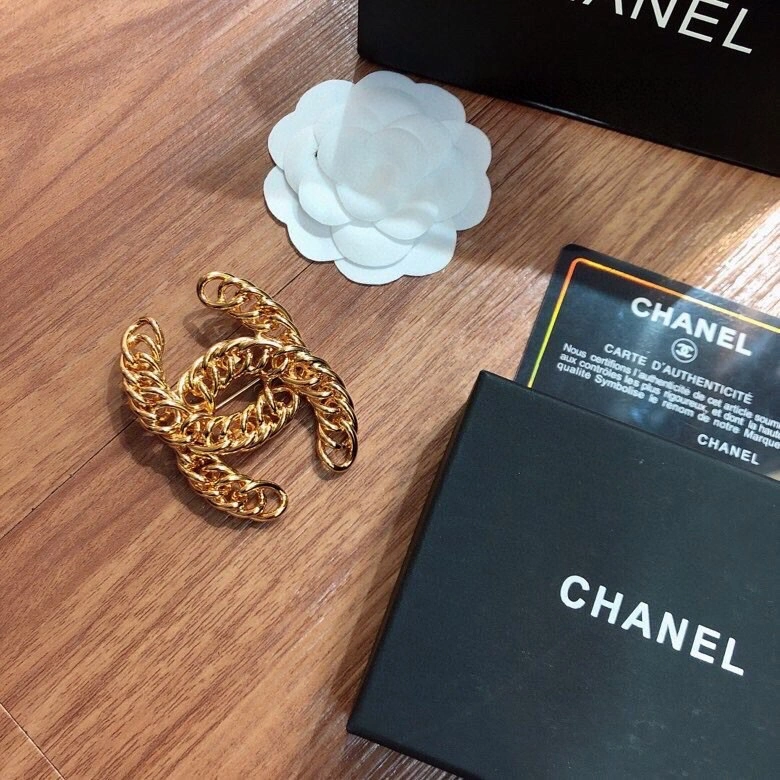 Versatile Chanel Brooches 228135