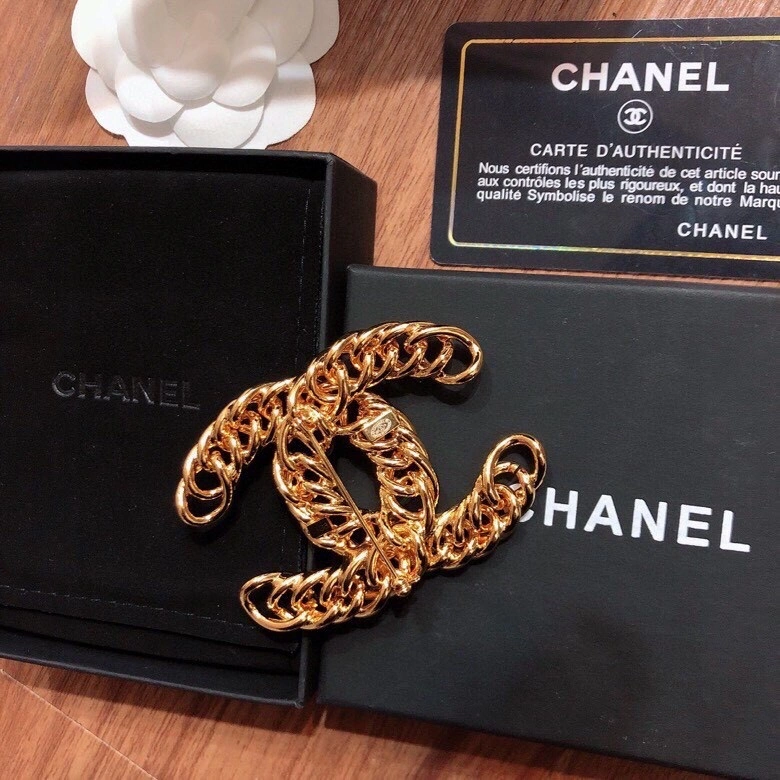 Versatile Chanel Brooches 228135