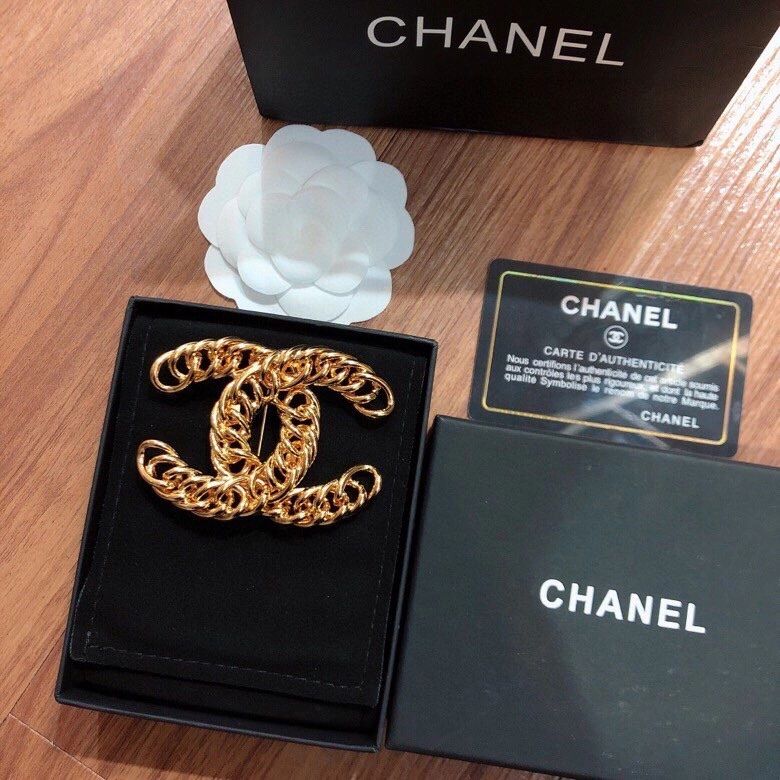 Versatile Chanel Brooches 228135
