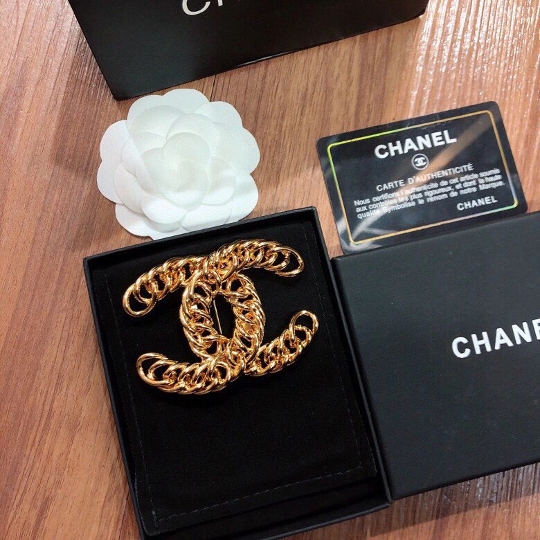 Versatile Chanel Brooches 228135