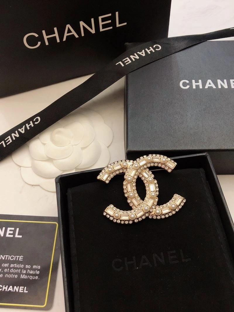 Attractive Chanel Brooches 228125