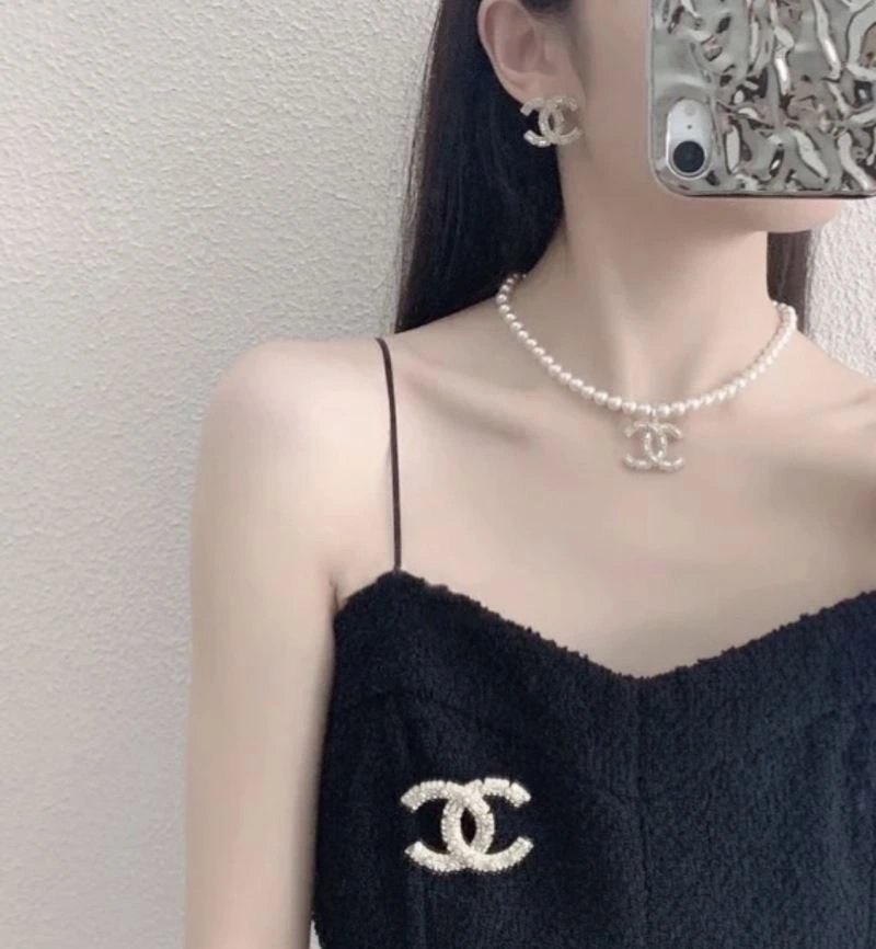 Attractive Chanel Brooches 228125