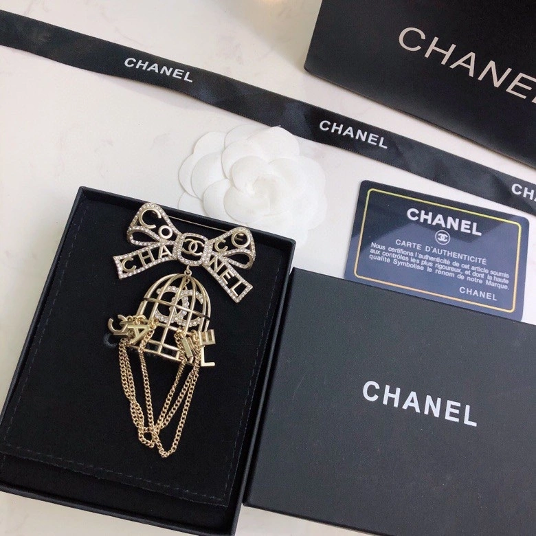 Chic Chanel Brooches 228159