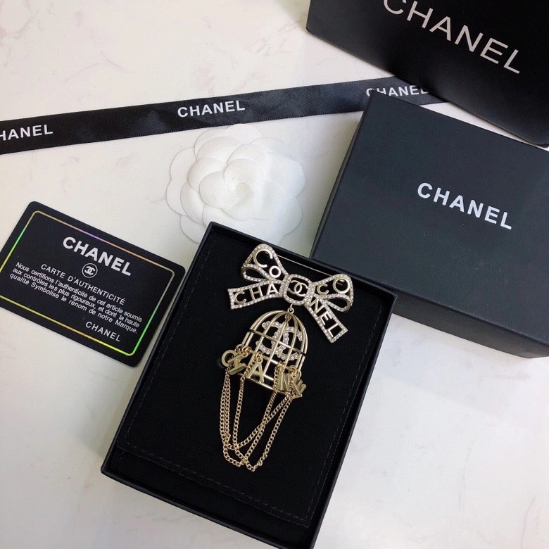 Chic Chanel Brooches 228159