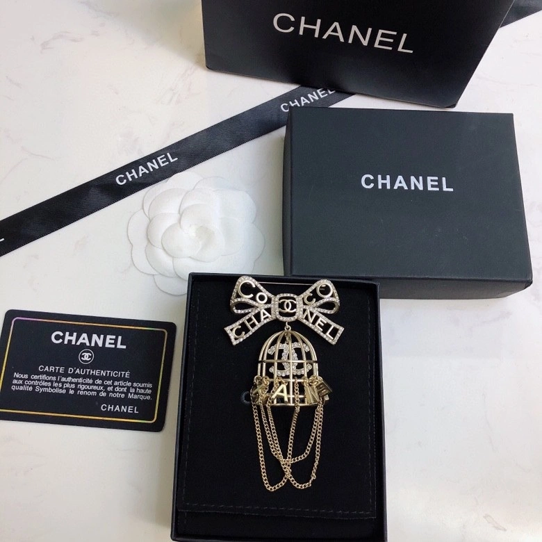 Chic Chanel Brooches 228159