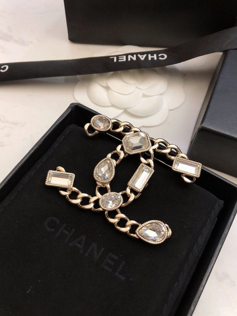 TravelReady Chanel Brooches 228131
