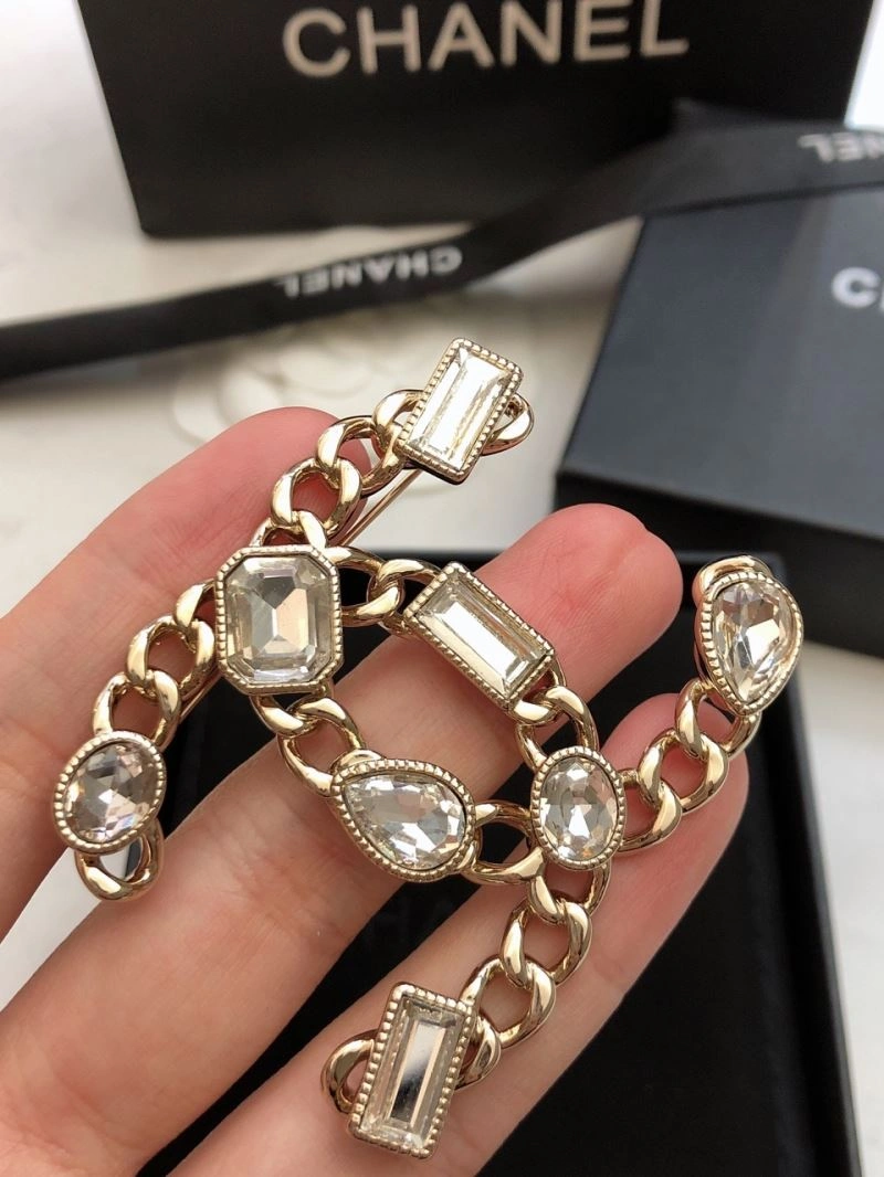 TravelReady Chanel Brooches 228131