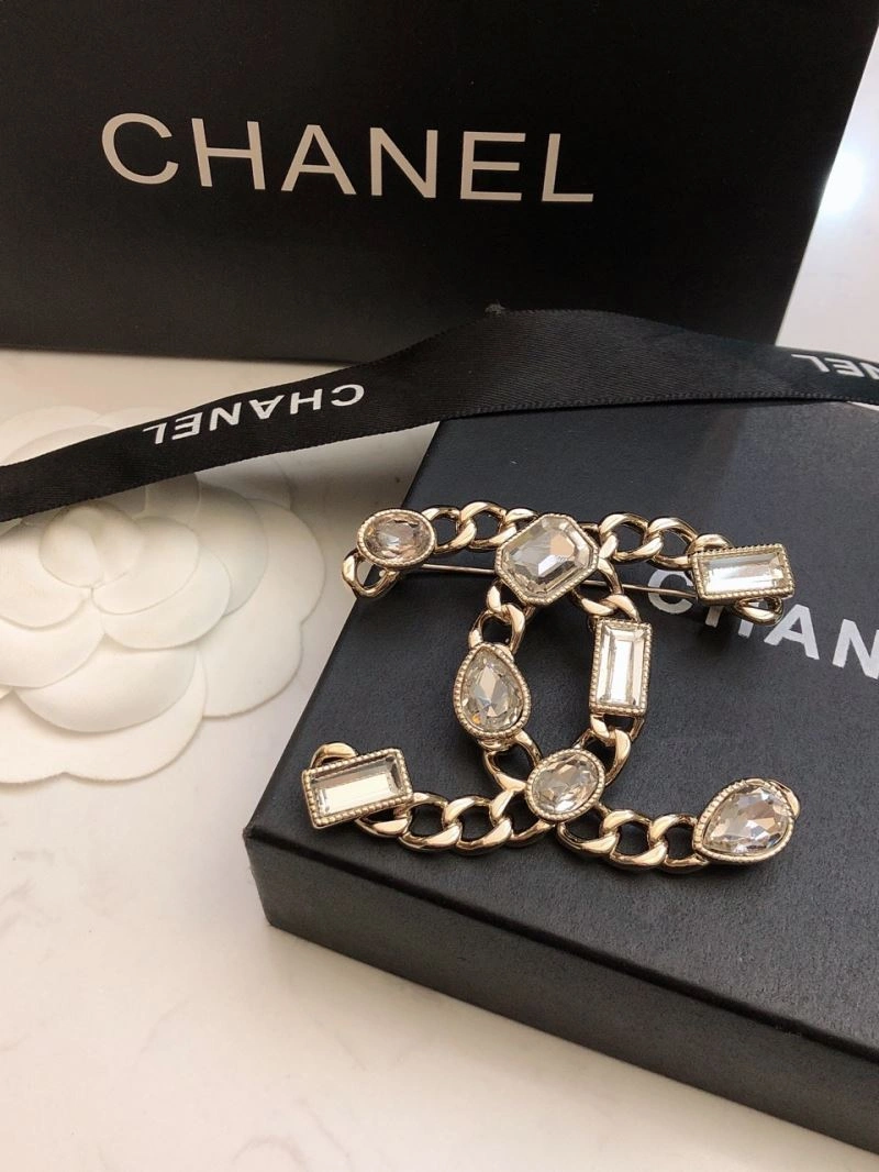 TravelReady Chanel Brooches 228131