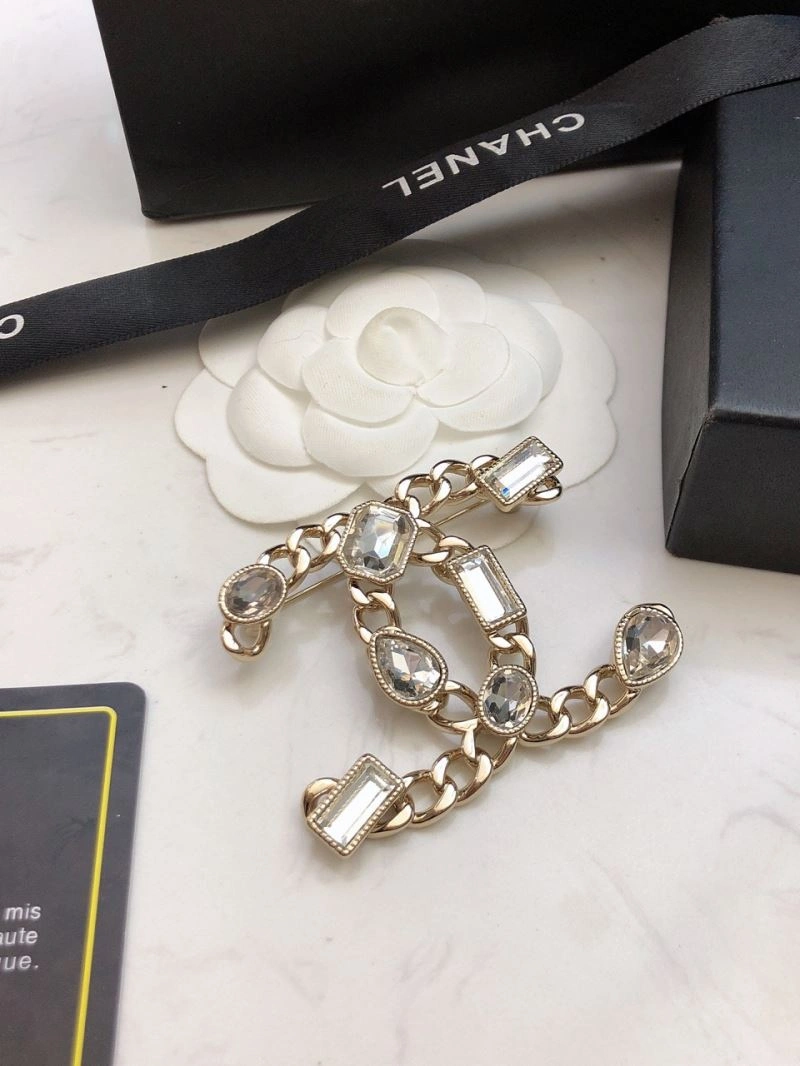 TravelReady Chanel Brooches 228131