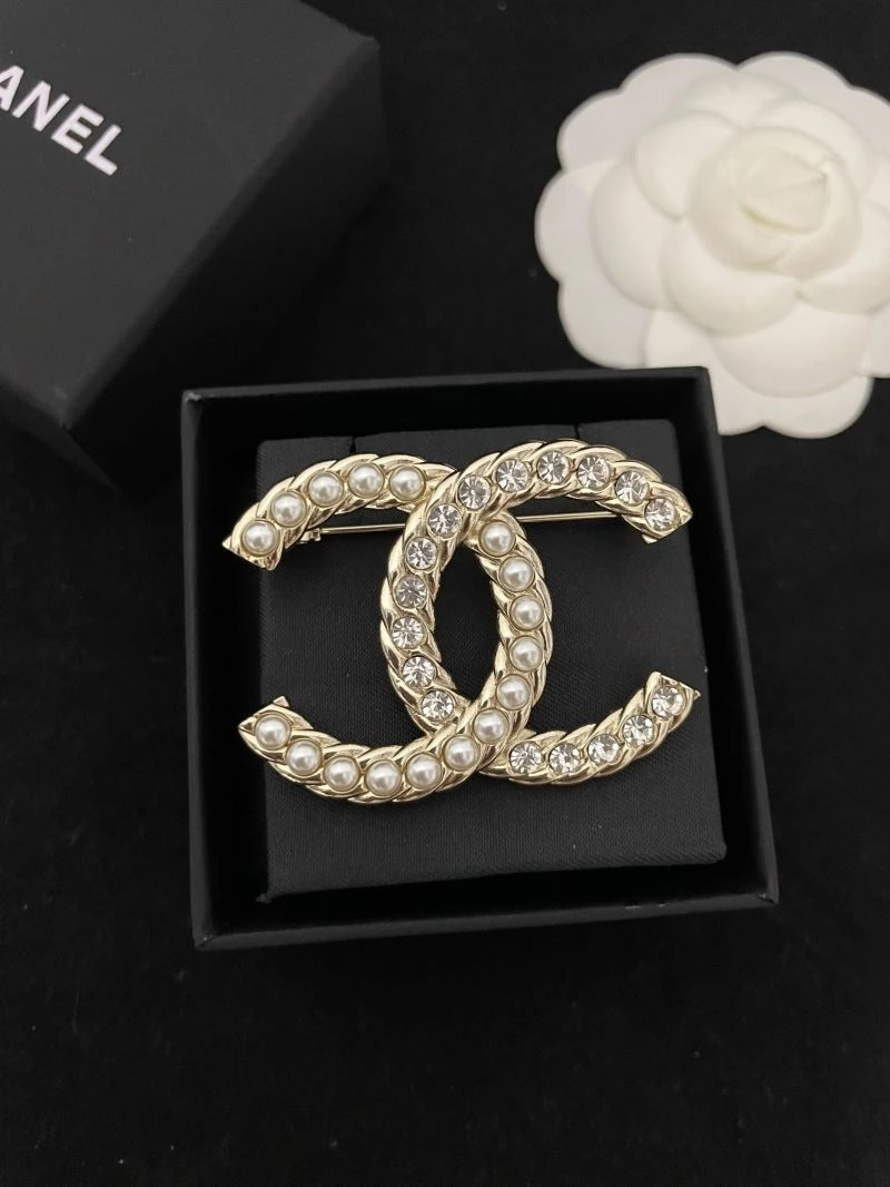 Sophisticated Chanel Brooches 228128