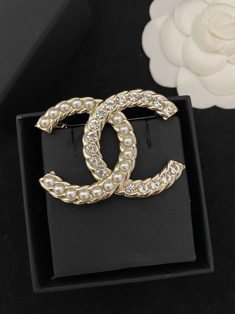 Sophisticated Chanel Brooches 228128
