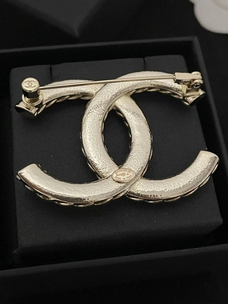 Sophisticated Chanel Brooches 228128