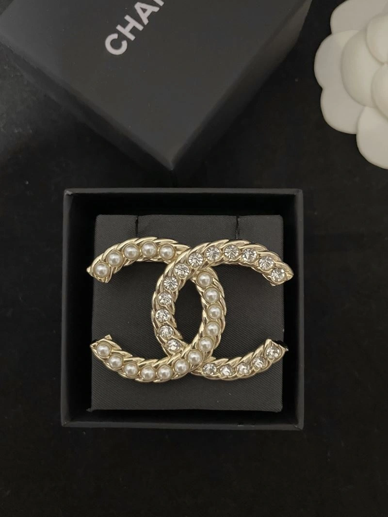 Sophisticated Chanel Brooches 228128