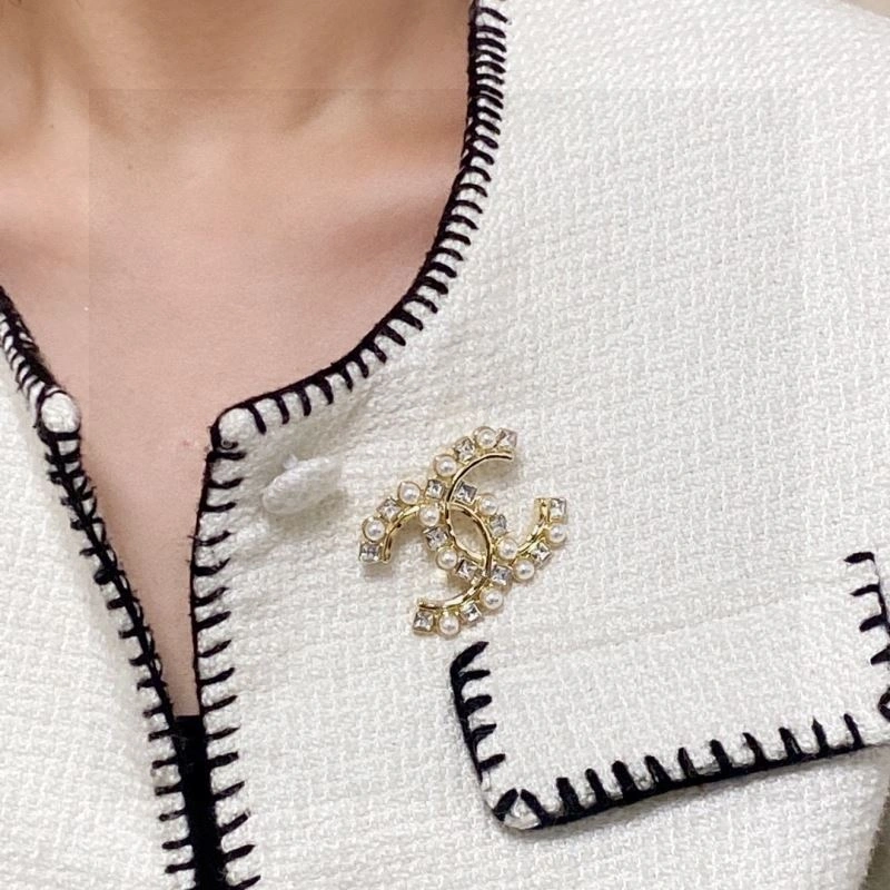 Contemporary Chanel Brooches 228163