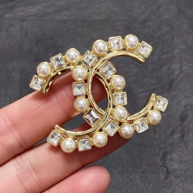 Contemporary Chanel Brooches 228163
