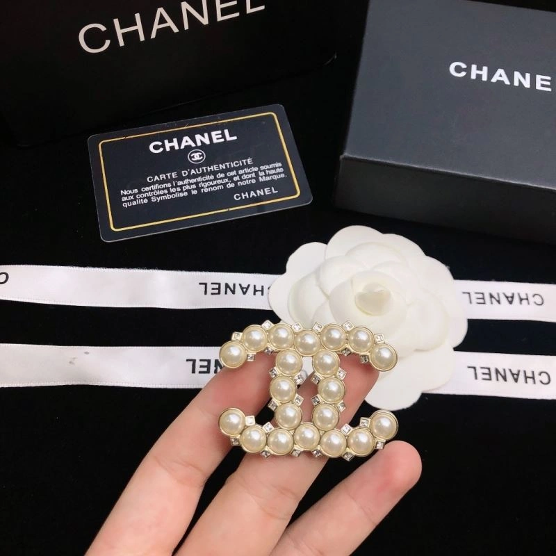 Fashionable Chanel Brooches 228142