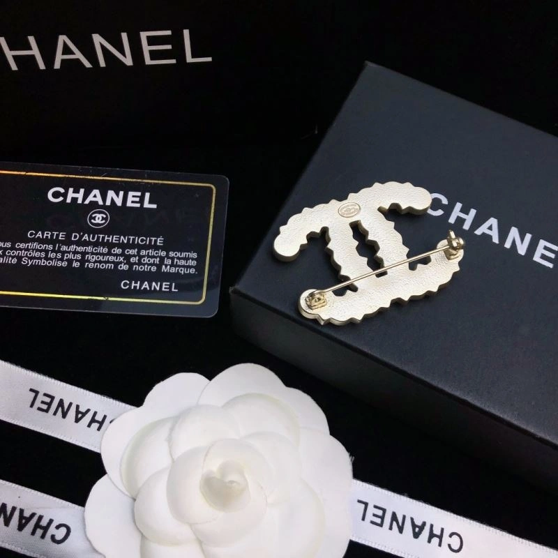 Fashionable Chanel Brooches 228142