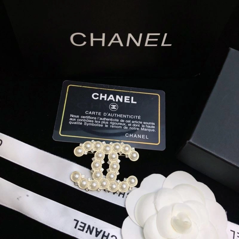 Fashionable Chanel Brooches 228142