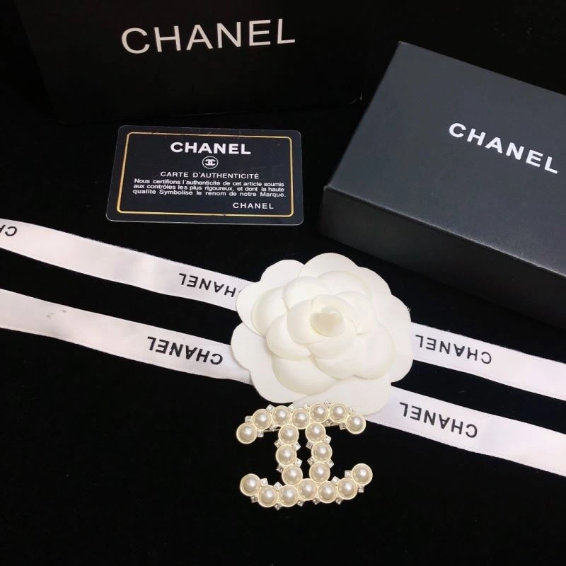 Fashionable Chanel Brooches 228142