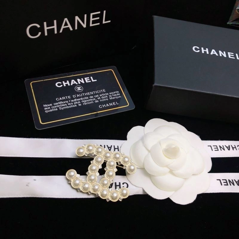Fashionable Chanel Brooches 228142