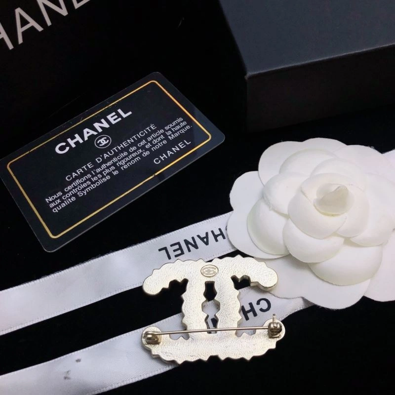 Fashionable Chanel Brooches 228142
